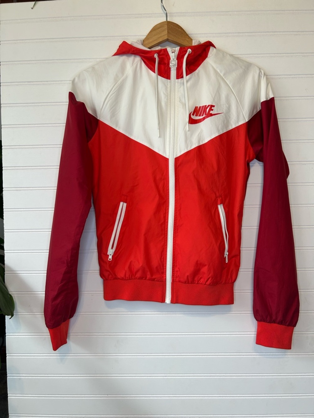 Nike Windrunner Red White Chevron Zip Up Athletic Running Jacket - XS